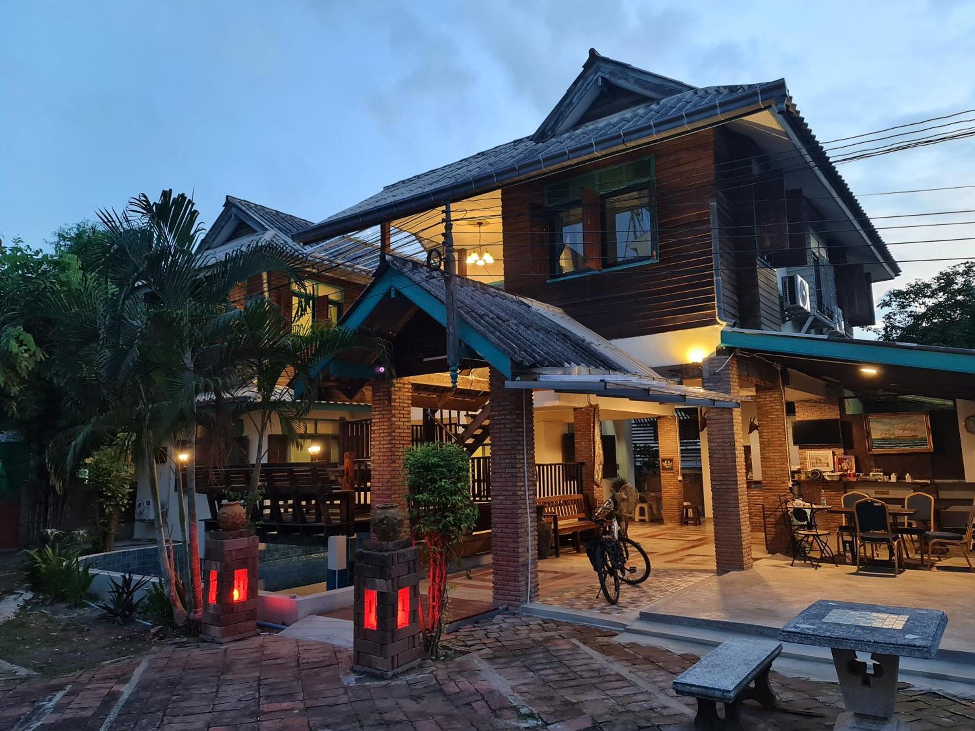 Tepbunthomhouse Ayutthaya Appartement Buitenkant foto